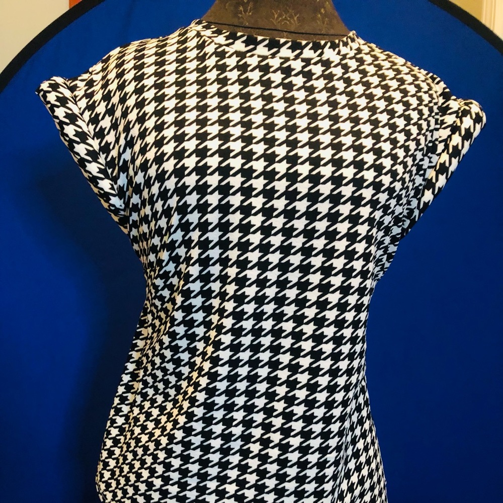 Houndstooth Shoulder Padded Tee!